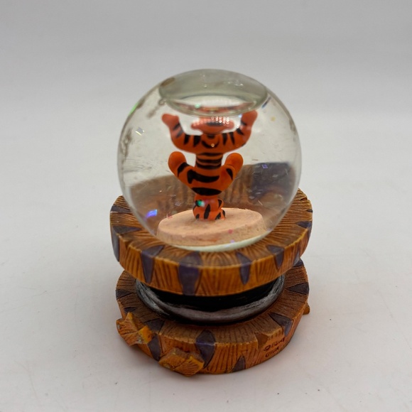 Disney WDW Parks Winnie the Pooh and Friends Tigger Spring Mini Water Snow Globe - Picture 4 of 9